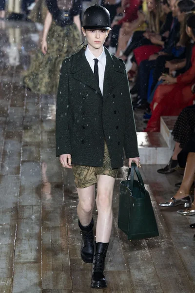 Look 27